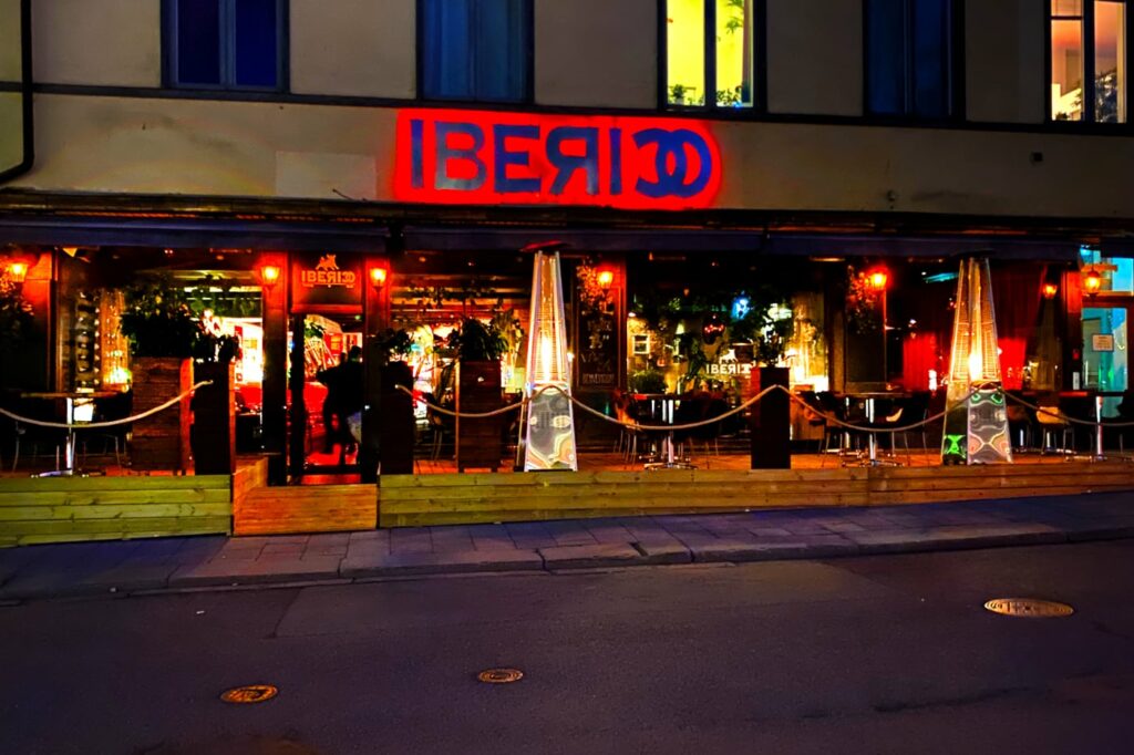 restaurang Uppsala neonskylt på fasaden